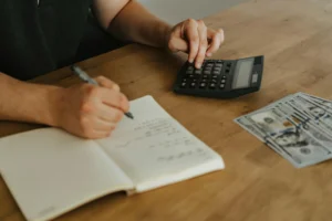 Suivi des dépenses pour éviter le découvert bancaire